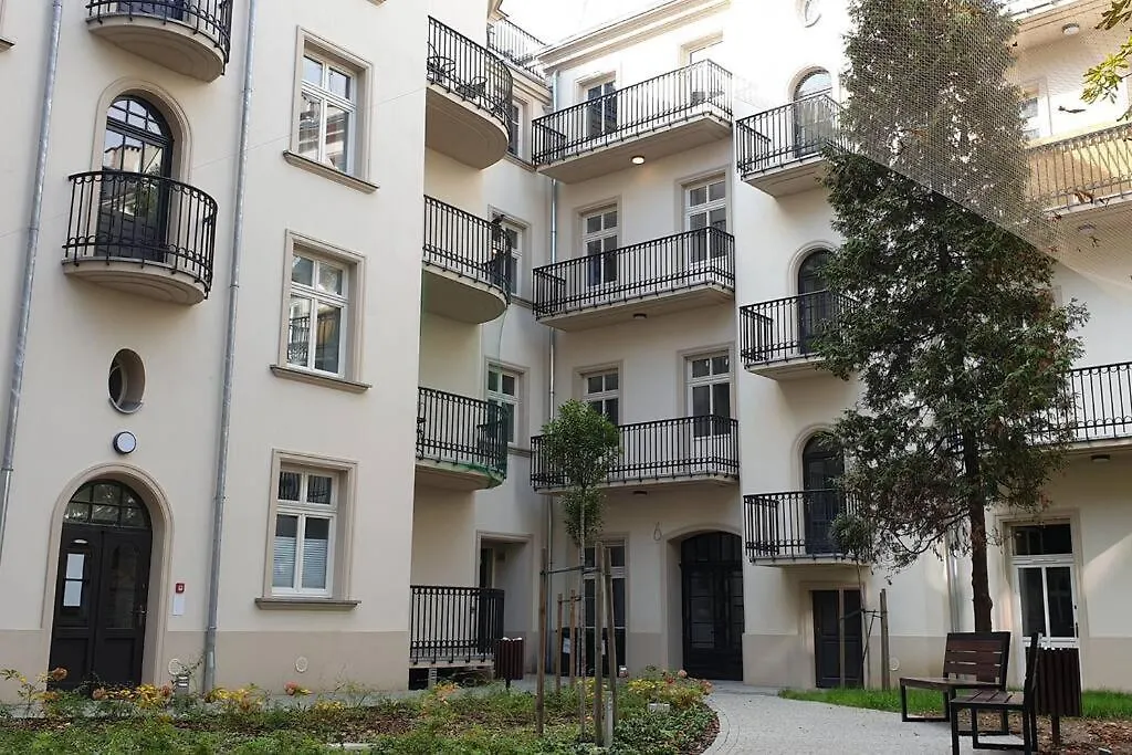 Coral Blush - 1Br & Ac - Near Wawel-1