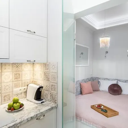 Coral Blush - 1Br & Ac - Near Wawel-3